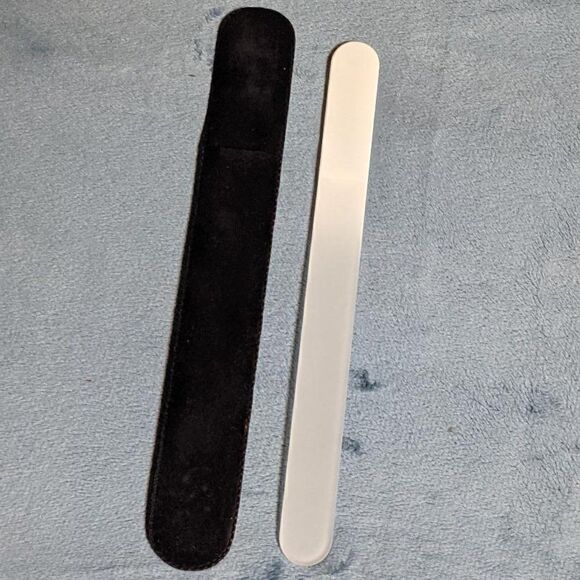 🆕7.5" White Czech Crystal Nail File W/BEAUTIFUL BLACK SWAROVS… - Picture 3 of 6